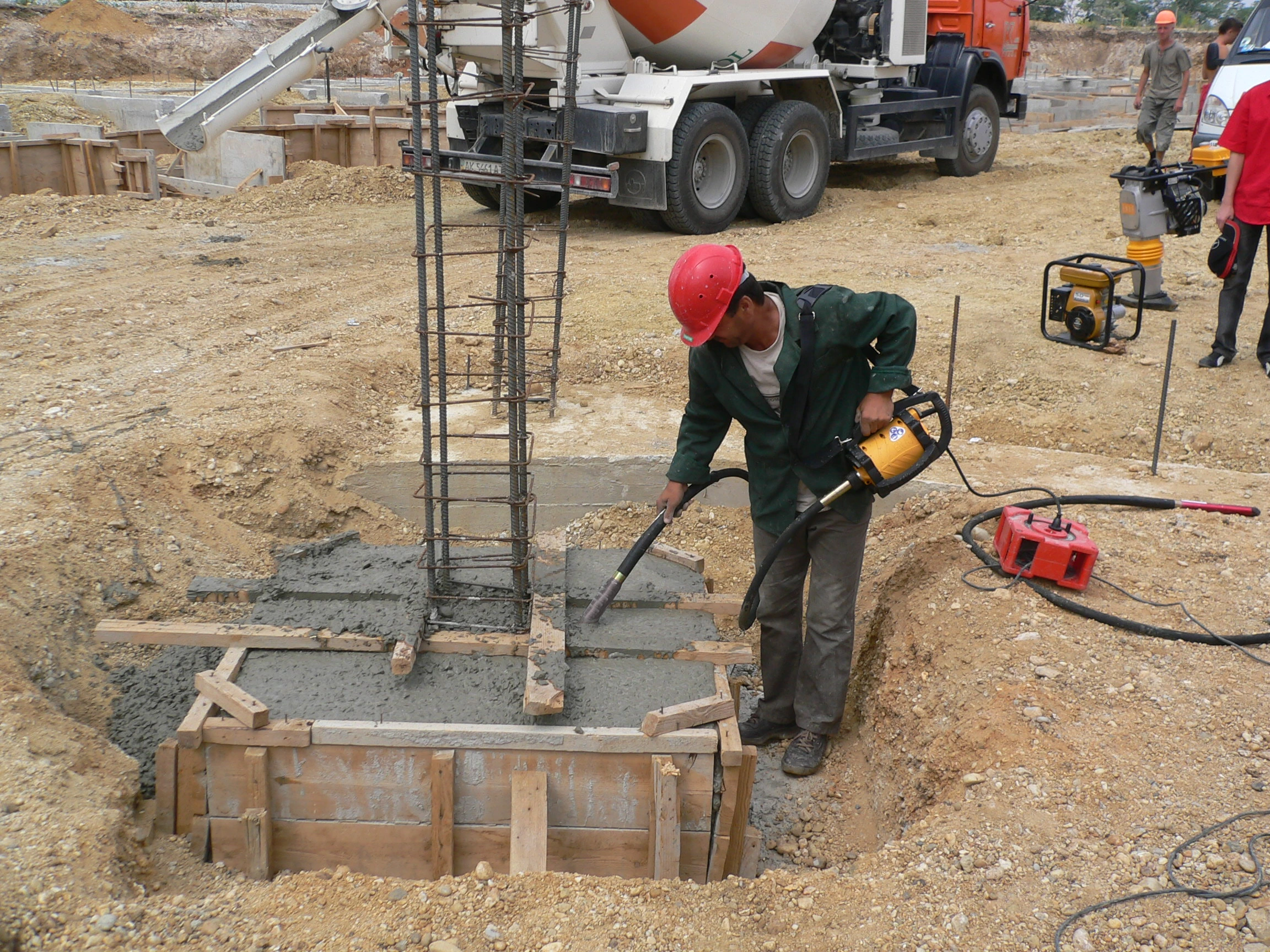 Béton armé ou fibré: faut-il toujours vibrer?